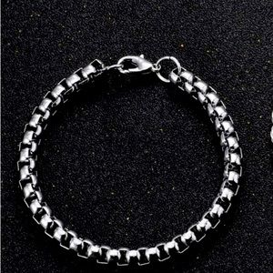 Round Box Chain style Bracelet